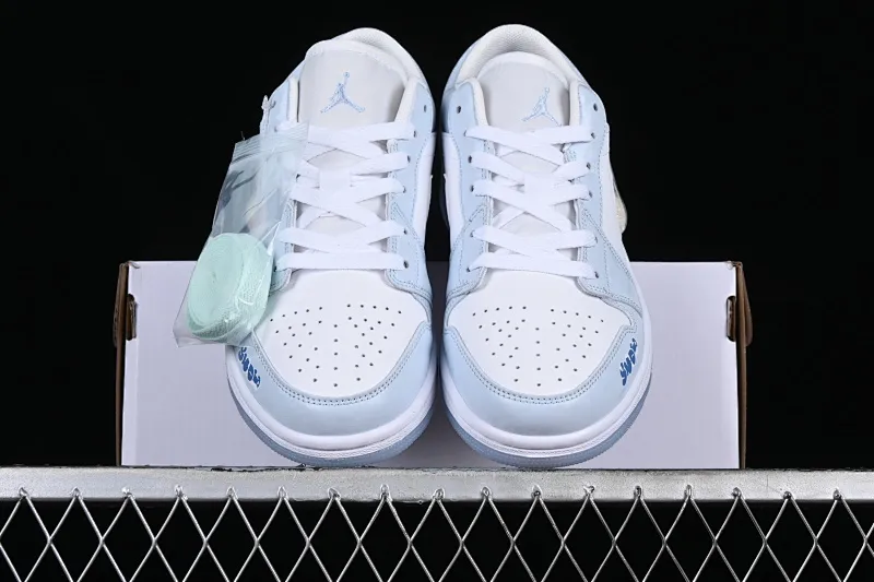 All categories Air Jordan Jordan series basketball shoes Air Jordan 1 Low Air Jordan 1 Low AJ1 Joe 1 Christmas customization Ice and Snow Puppy Low-top cultural and casual sneakers FQ9112-100